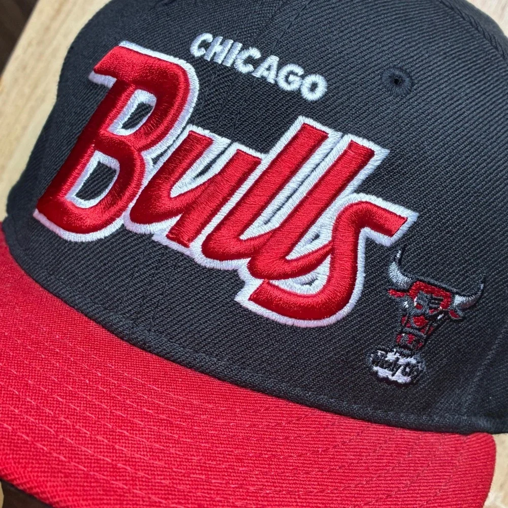 Vintage Y2K Chicago Bulls New Era Snapback Hat Black Red NBA Embroidered